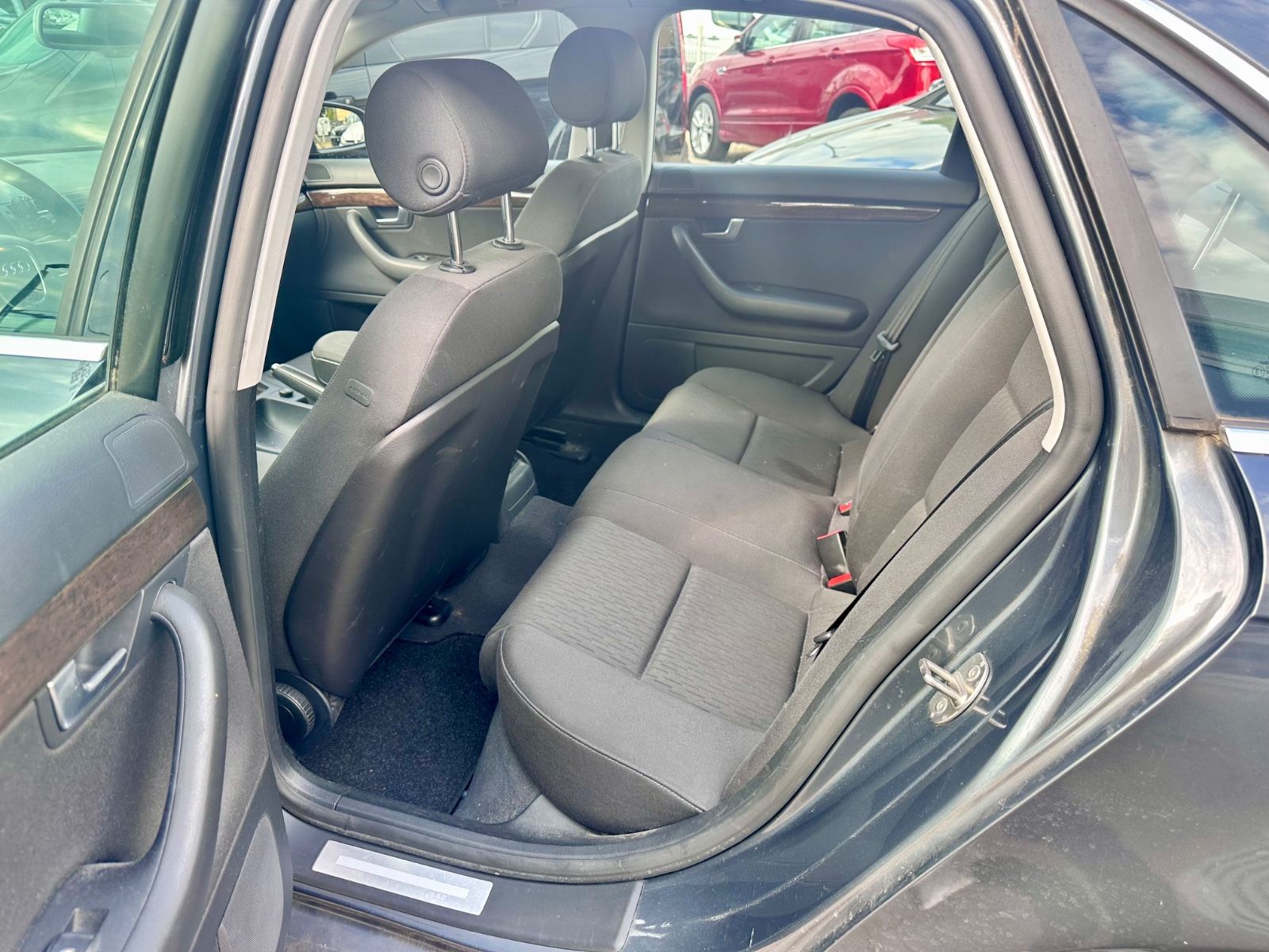 Fahrzeugabbildung Audi A4 Limousine 1.8 T Automatik Schiebedach