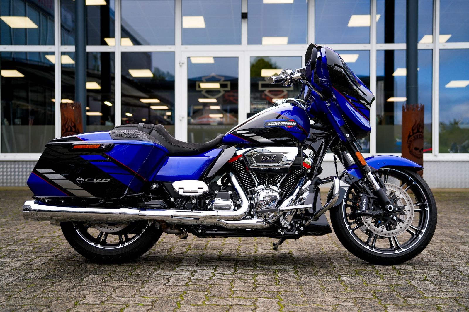 Fahrzeugabbildung Harley-Davidson CVO Street Glide  FLHXSE 121 CUI MY25