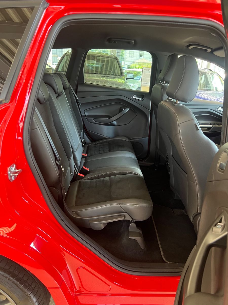 Fahrzeugabbildung Ford Kuga ST-Line * ROT/SCHWARZ *