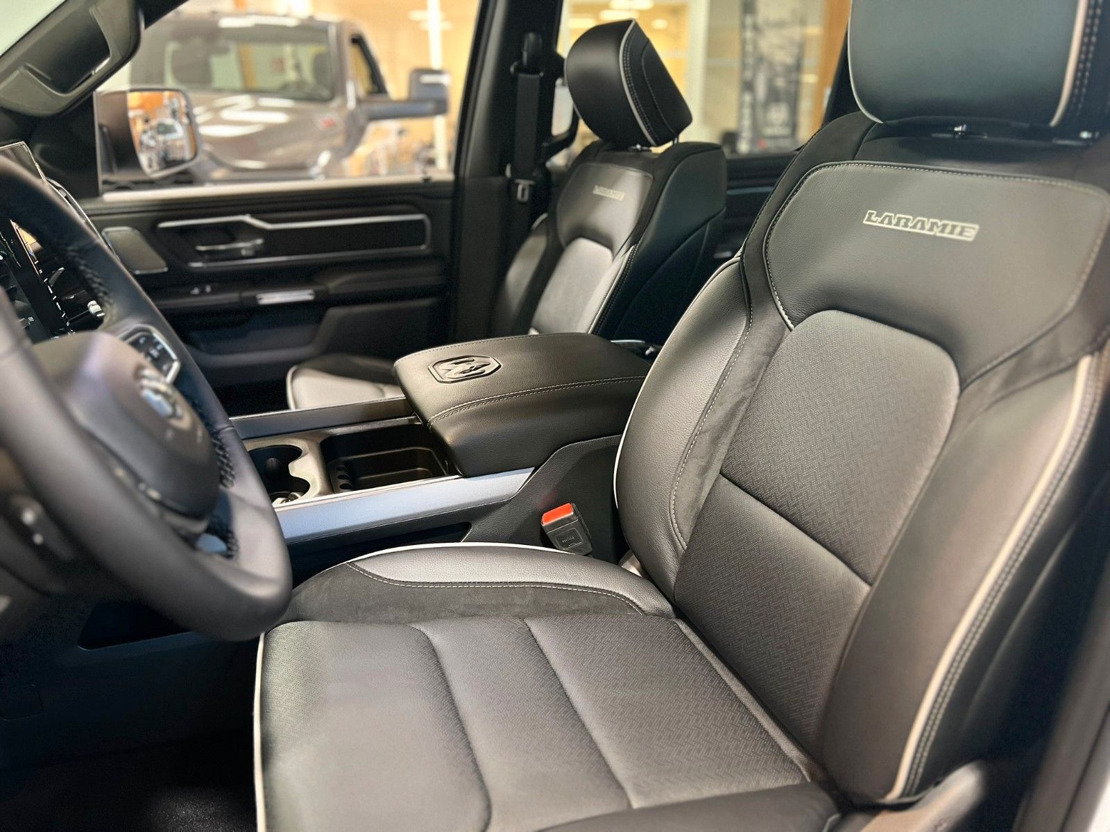 Fahrzeugabbildung Dodge RAM 1500 Laramie Night Premium, *AKTION*