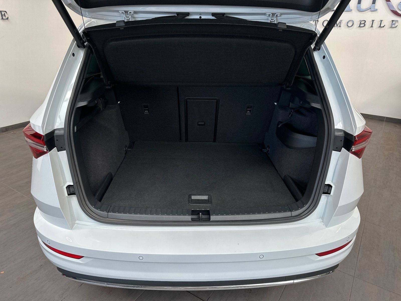 Fahrzeugabbildung SKODA Karoq 2.0 TDI DSG 4x4 Sportline NAV+LED+ACC+KAM