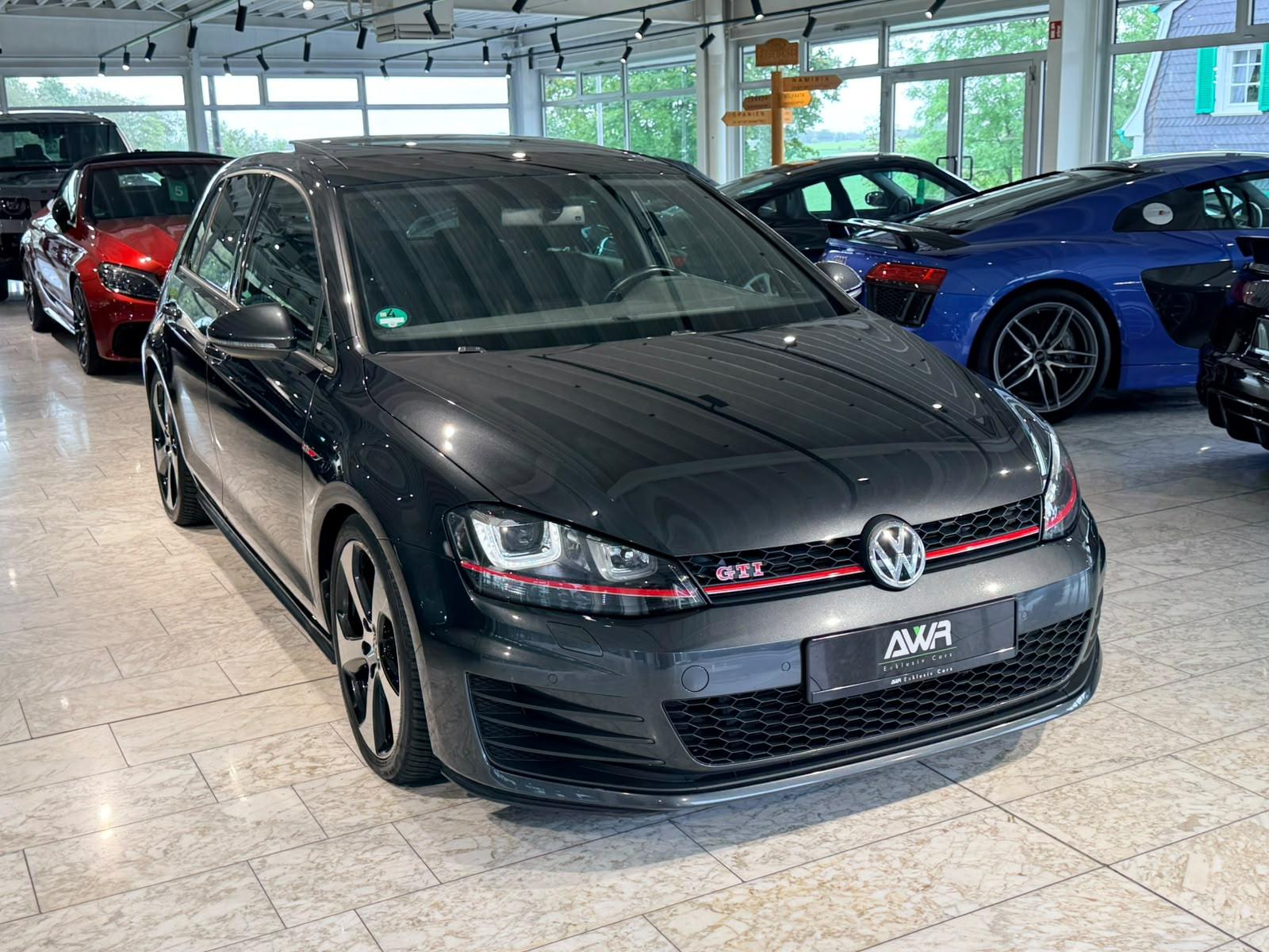 VOLKSWAGEN GOLF VII GTI PERFORMANCE 2.0 TSI 230ch BVA DSG Toit ouvrant pano Sièges chauffants sport Historique présent
