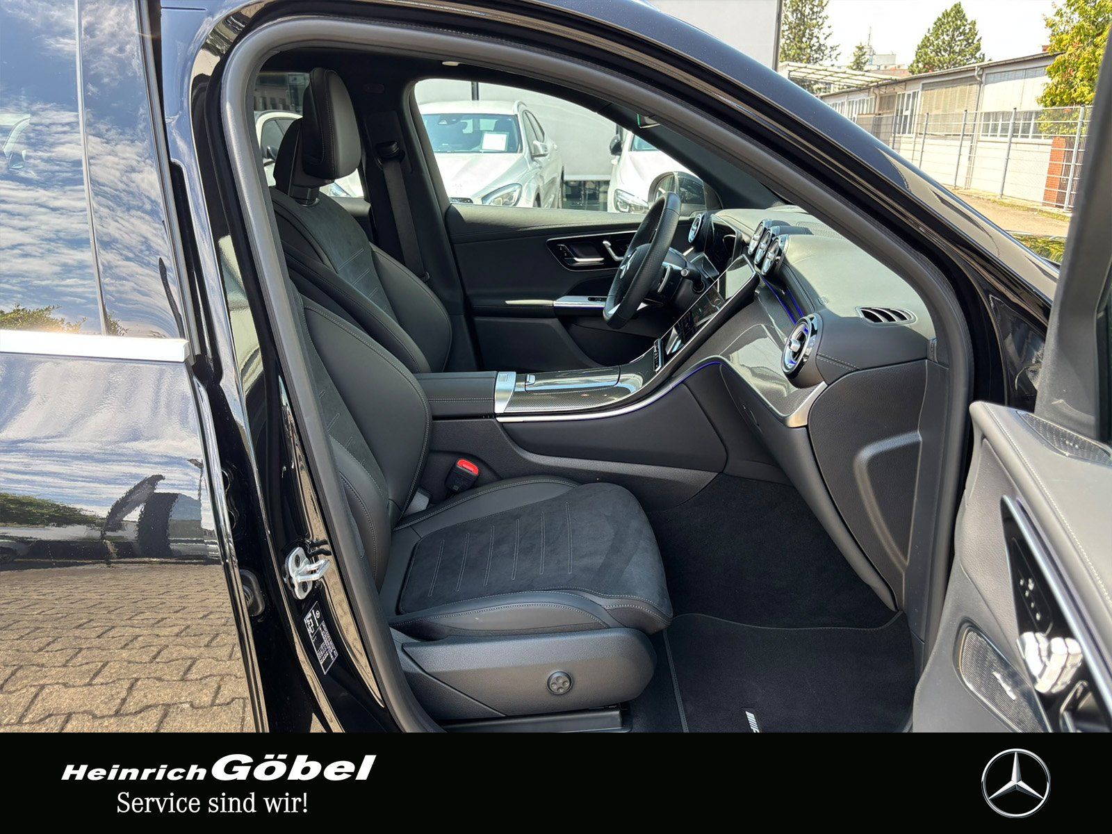 Fahrzeugabbildung Mercedes-Benz GLC 200 4M AMG*AHK*PANO*MEMORY*360°KAM*AMBIENTEB