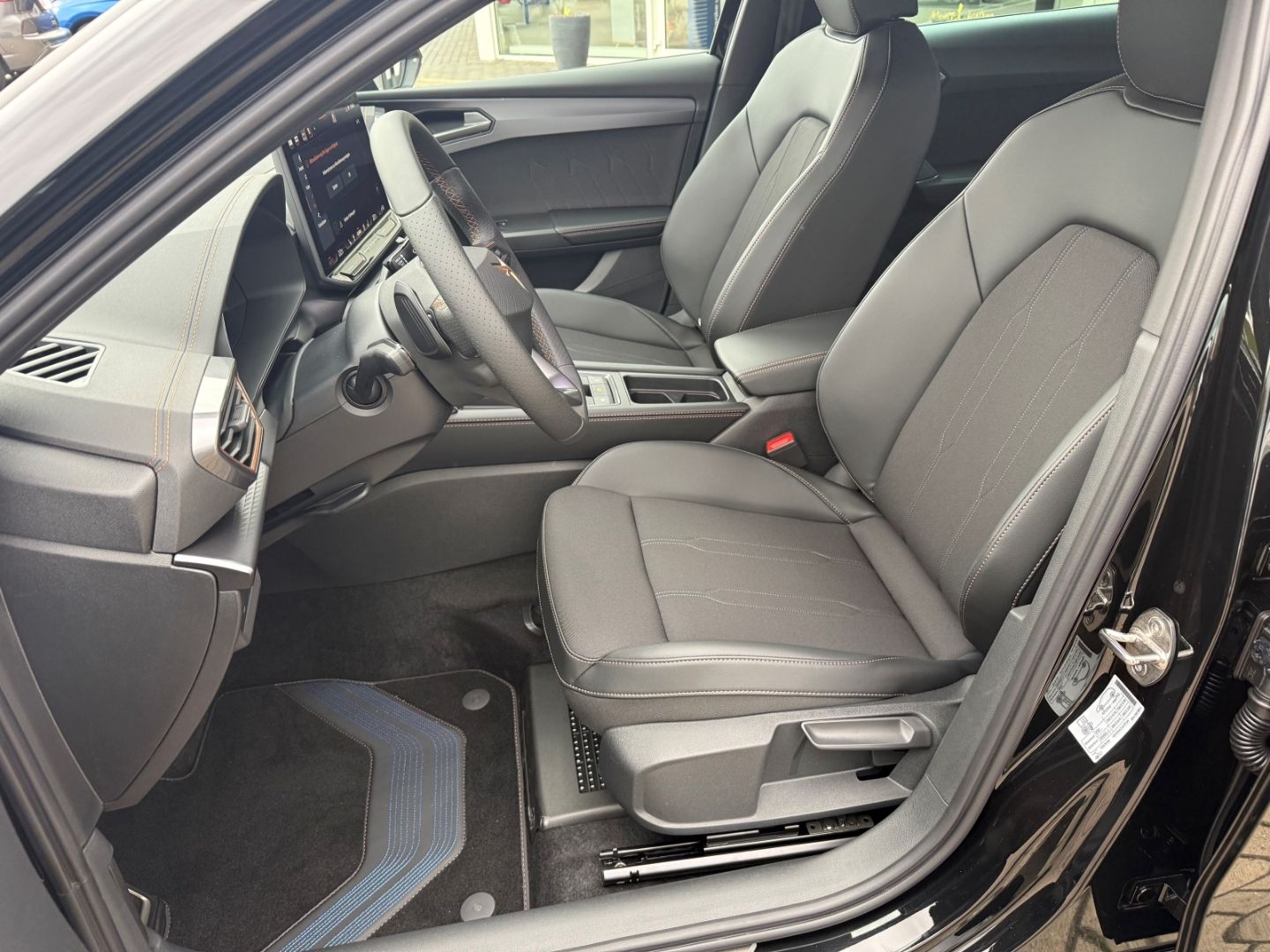 Fahrzeugabbildung CUPRA Leon Sportstourer 1.5 eTSI 110 kW Sportpaket Nav