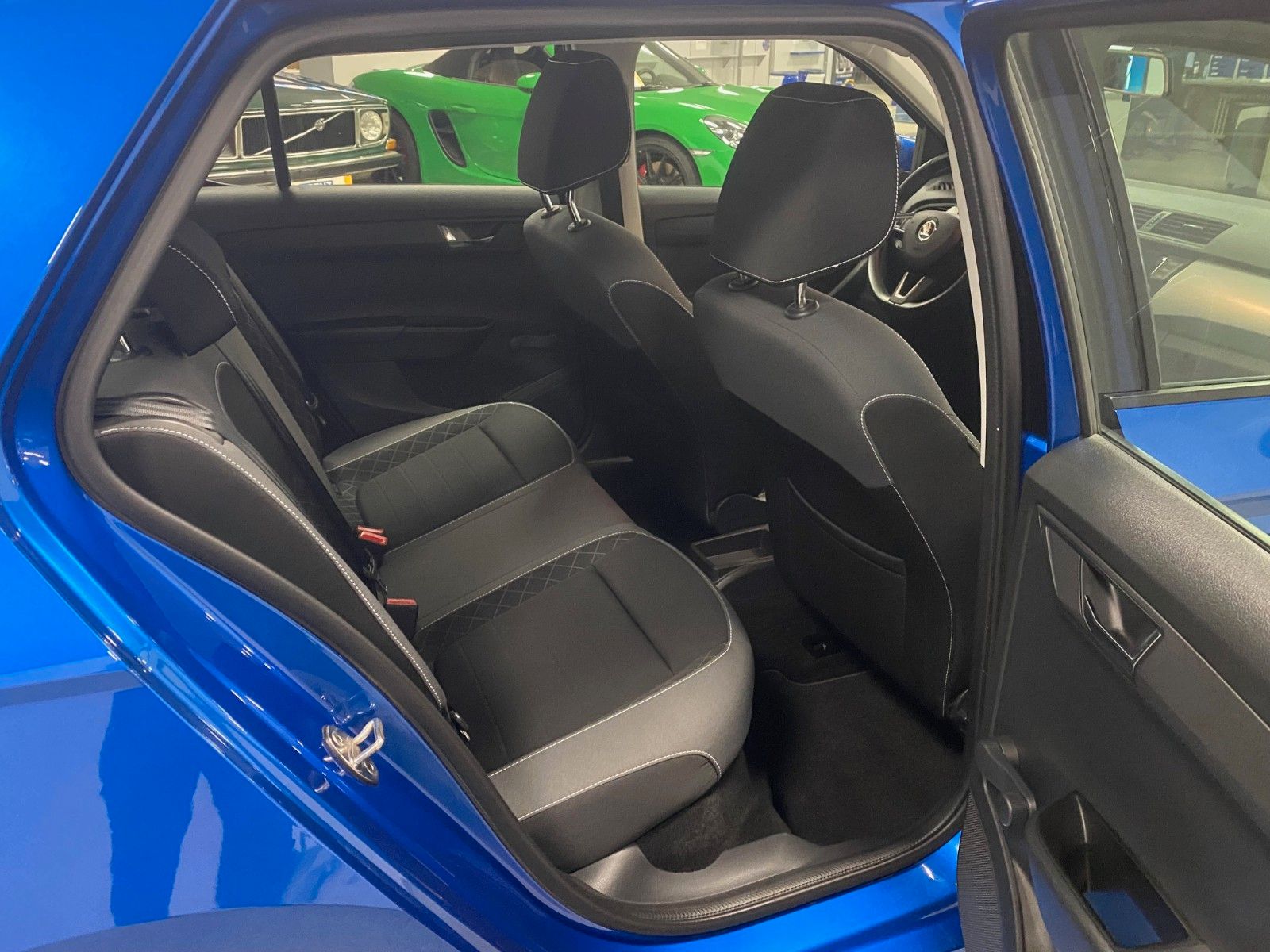 Fahrzeugabbildung SKODA Fabia 1.0l TSI Ambition+KAMERA+AndroidAuto+ALU++