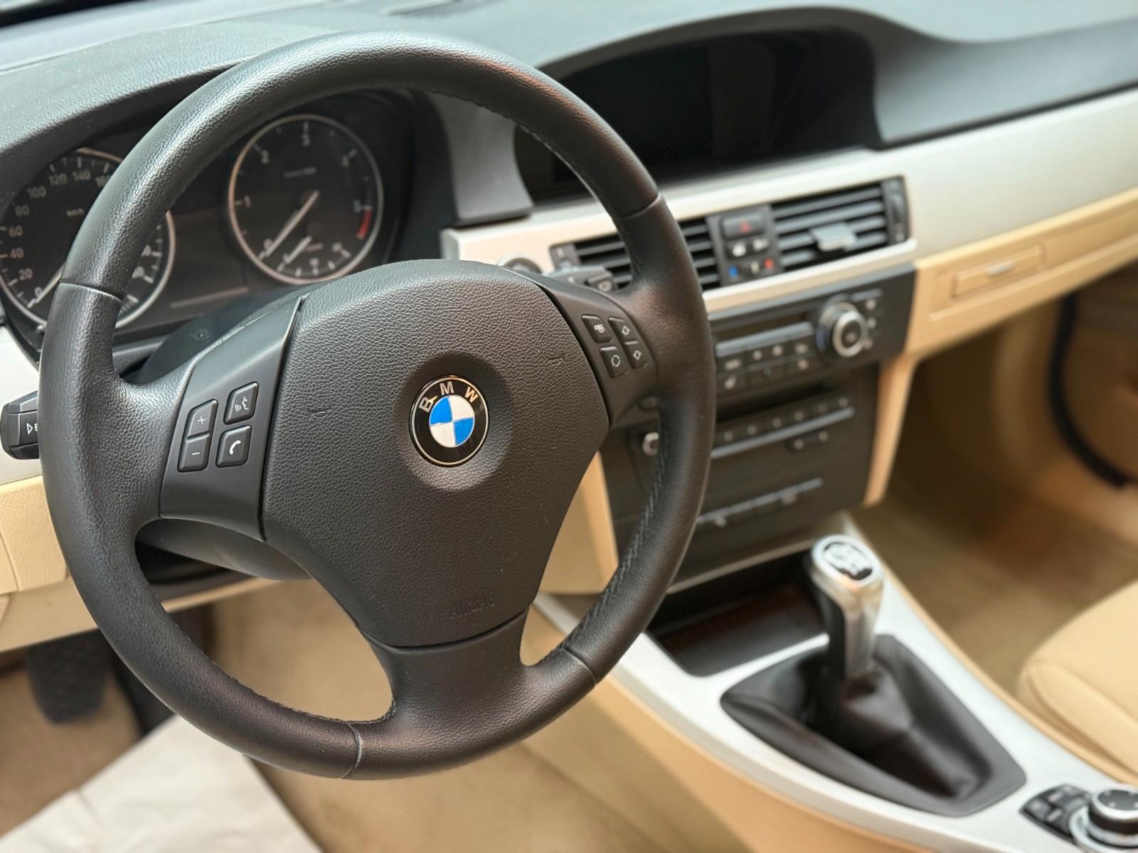 BMW 318 2011 — photo 7