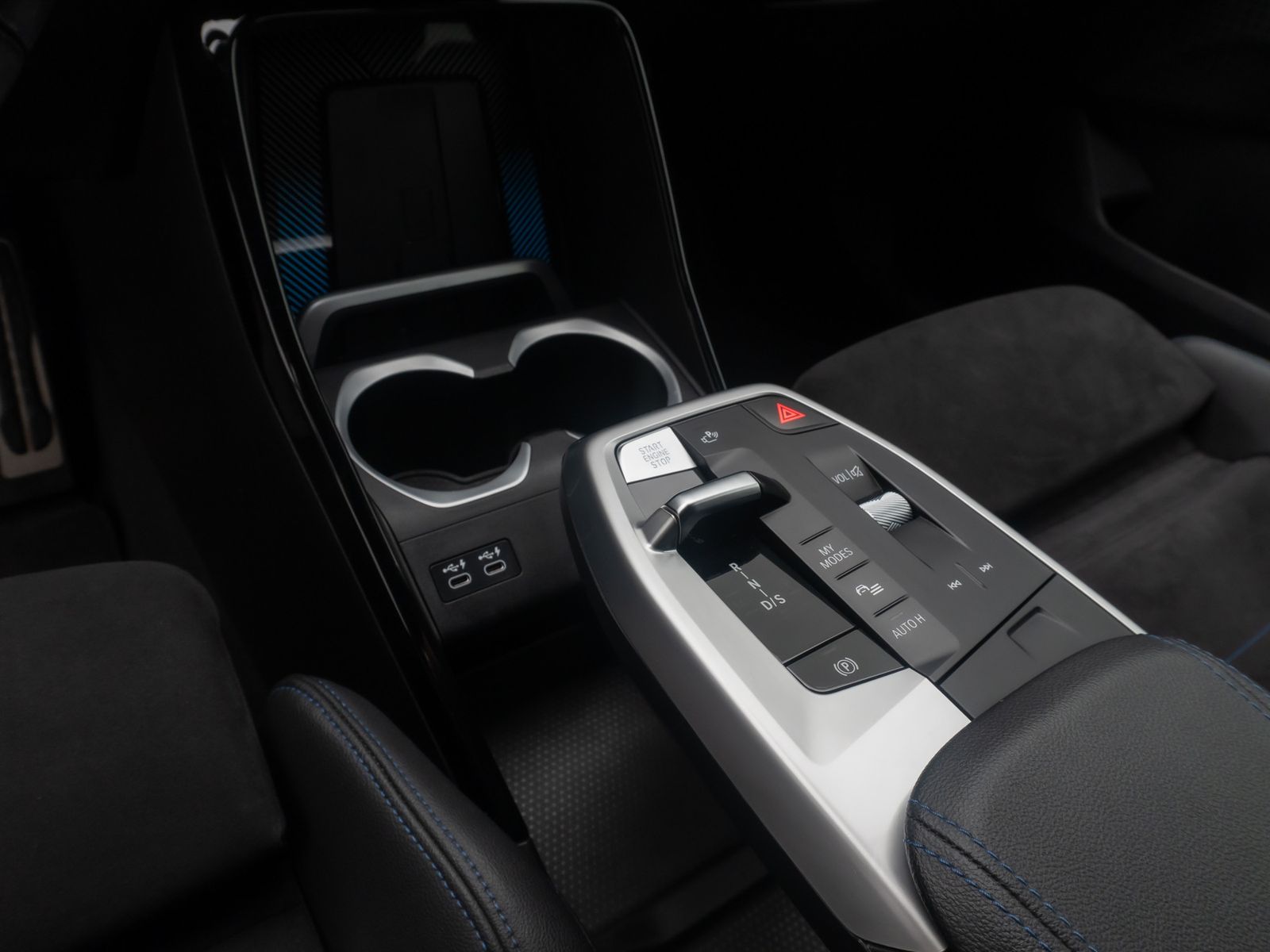 Fahrzeugabbildung BMW X1 xD30e M Sport 360&deg;HUD DAB H/K ACC Komfort LED