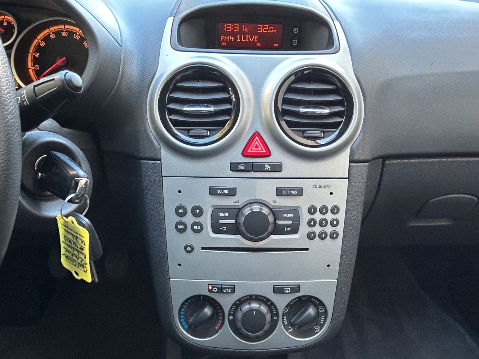 Fahrzeugabbildung Opel Corsa D Active/Top Gepflegt/2.Hand/Service Neu