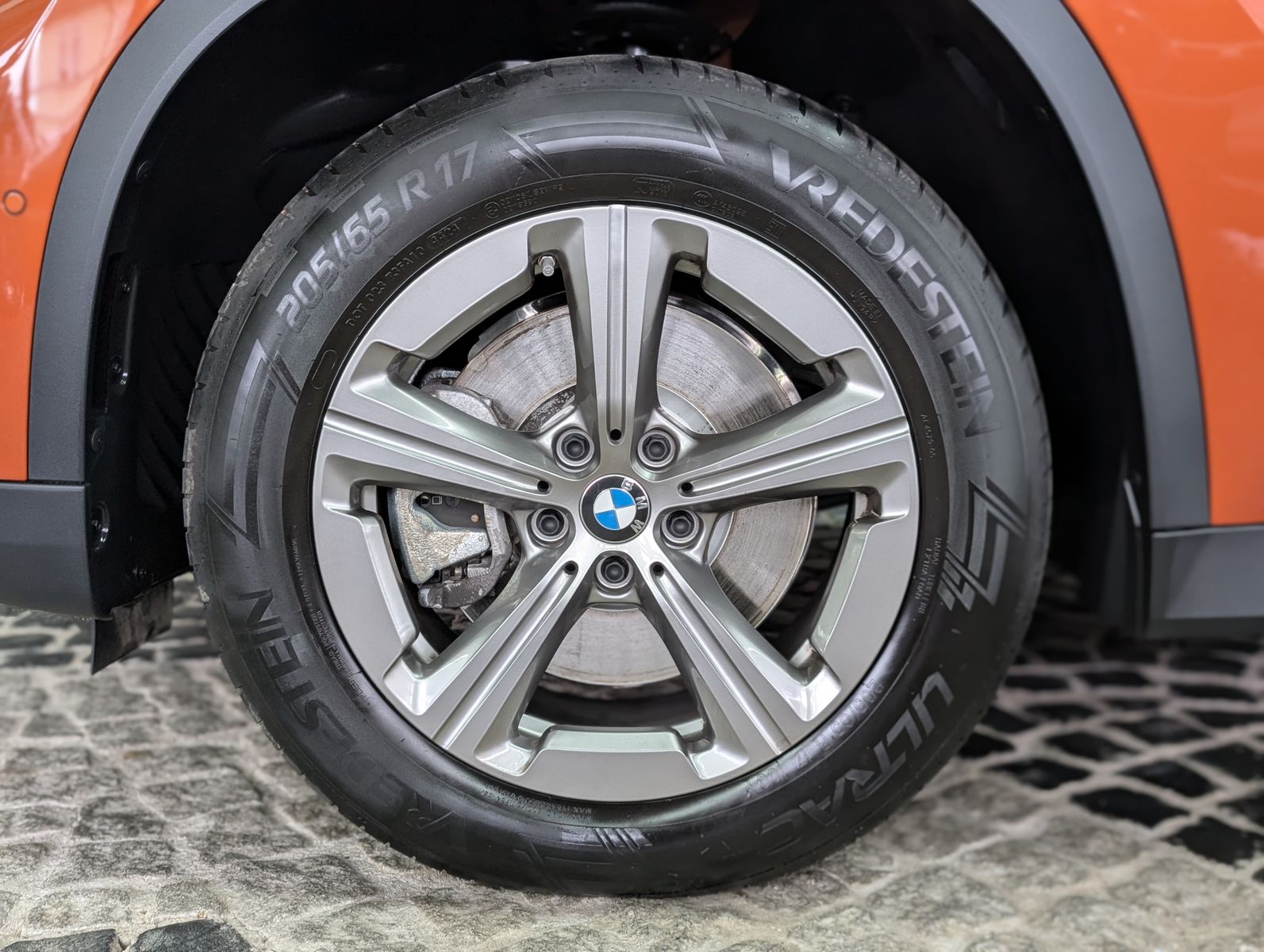 Fahrzeugabbildung BMW X1 20 i sDrive SPORT SHADOW PANO AHK LED AHK ACC