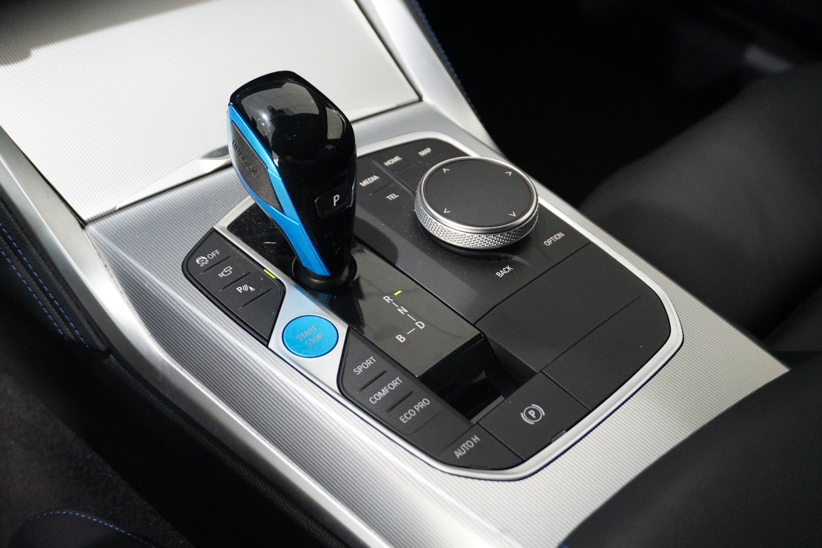 Fahrzeugabbildung BMW i4 Gran Coupe 40 eDrive M-SPORT NAVI/LED/360°/SH