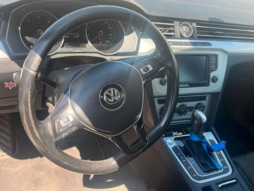 Volkswagen Passat - 11