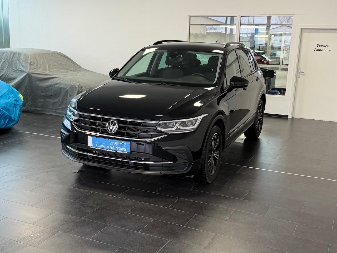 Volkswagen Tiguan Life, PDC, Kamera, Klimaa., CarPlay