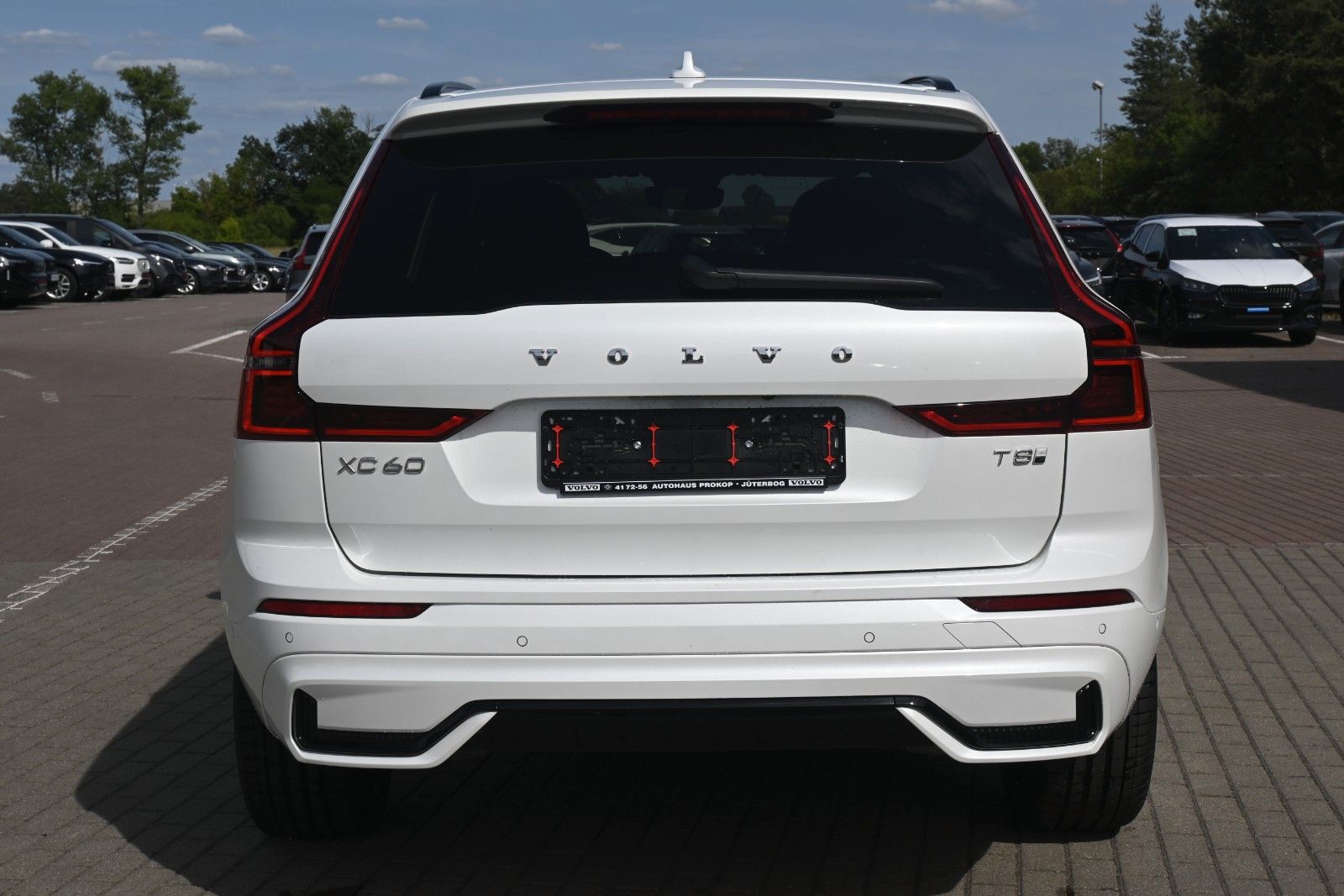 Fahrzeugabbildung Volvo XC60 T8 RC AWD Ultra Dark**360*LUFT*B&W*FACELIFT