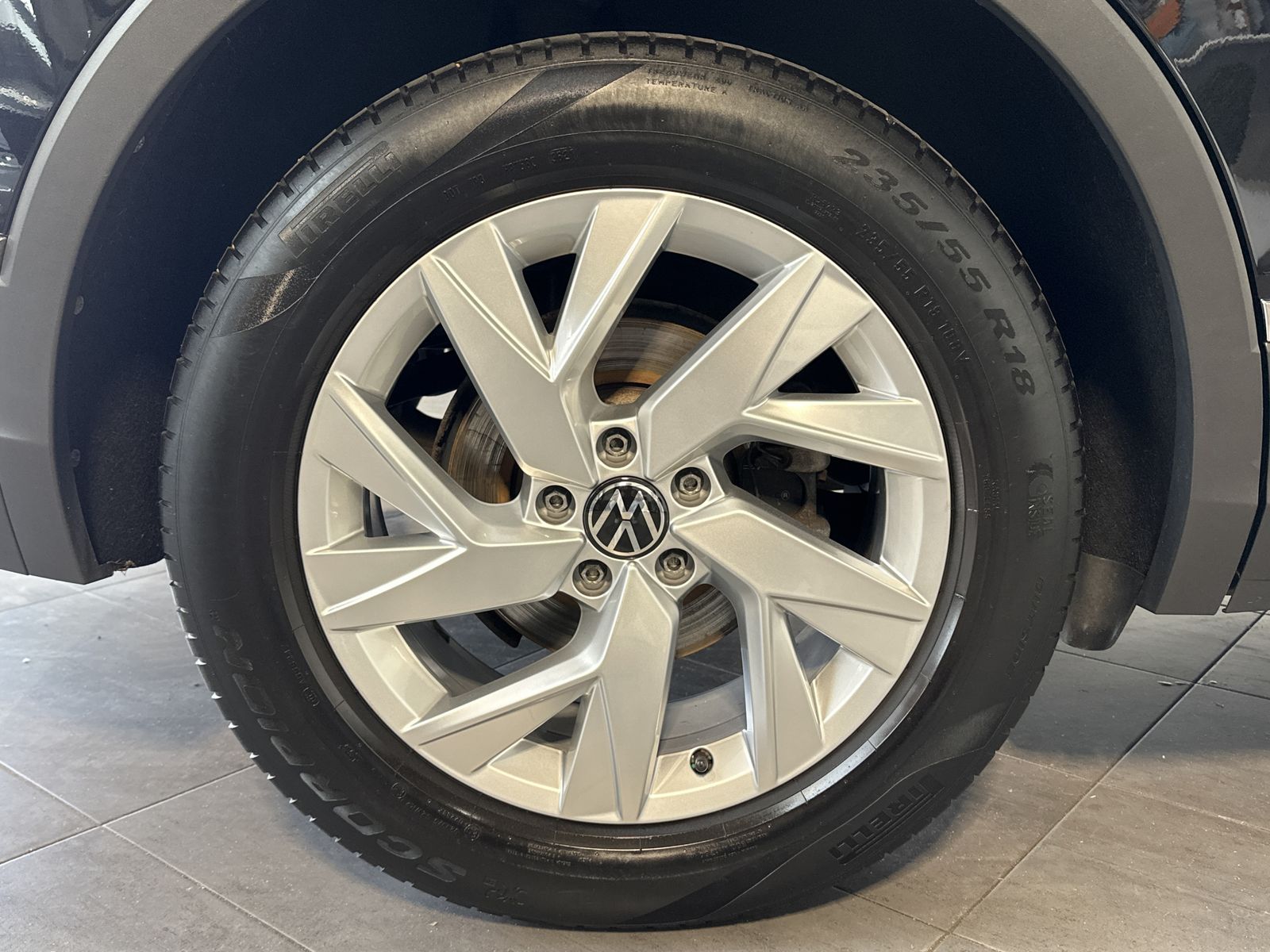 Fahrzeugabbildung Volkswagen Tiguan 2.0 TSI DSG 4M Life NAV+LED+PANO+SHZ+ACC