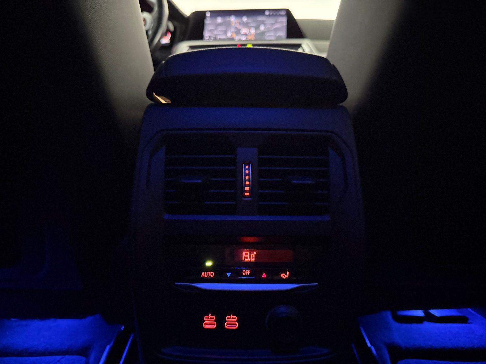 Fahrzeugabbildung BMW 330 i Lim. M SPORT/HIFI/VRTL+/DAB+/KAMERA/LASER