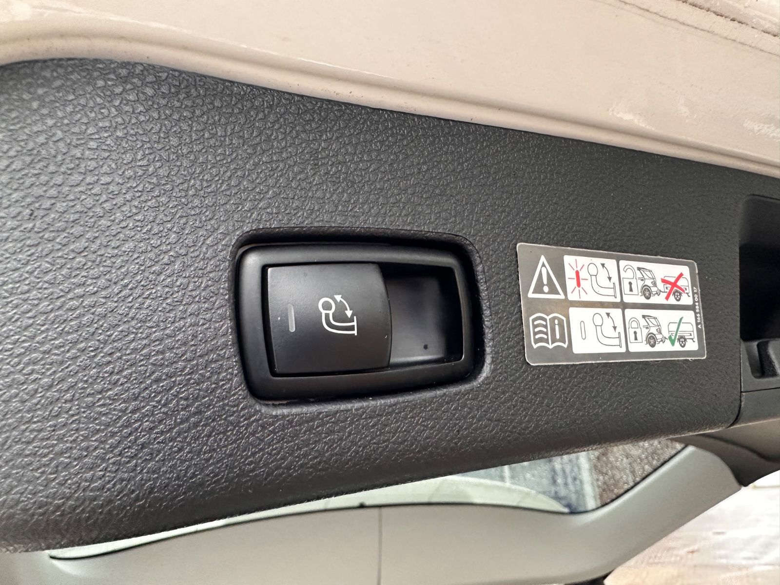 Fahrzeugabbildung Mercedes-Benz ML 63 AMG 4M Perform/AHK/Pano/Nachtsicht/21"/ACC