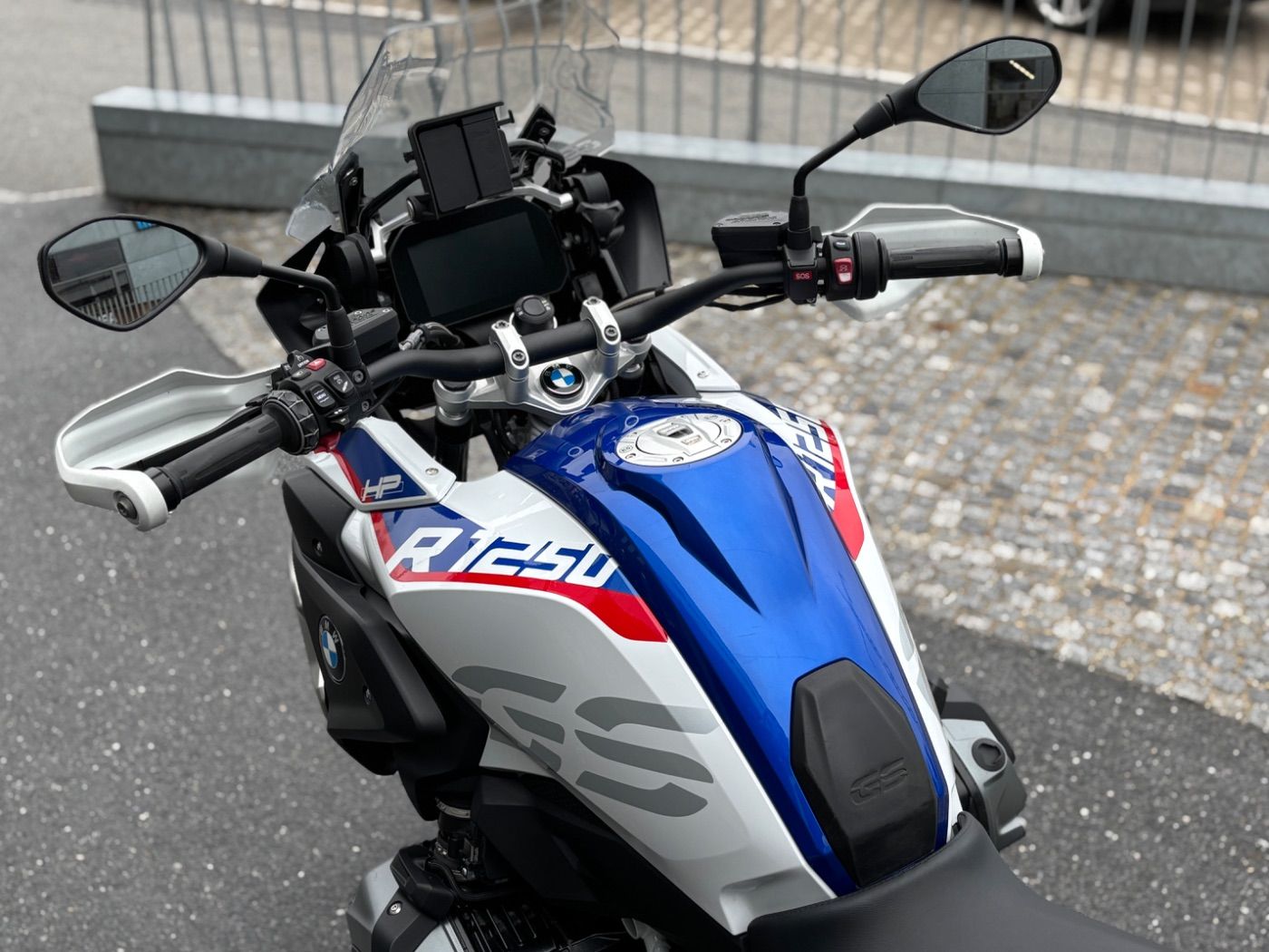 Fahrzeugabbildung BMW R 1250 GS HP, Akrapovic, Seitenkoffer Tieferlegu