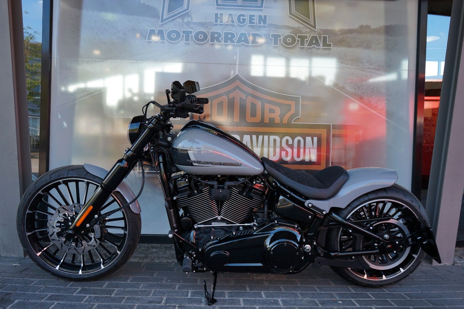 Fahrzeugabbildung Harley-Davidson Softail Breakout 117cui MY 2024 CUSTOMBIKE
