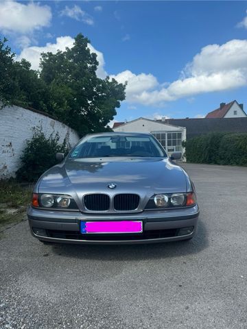 BMW e39 523i