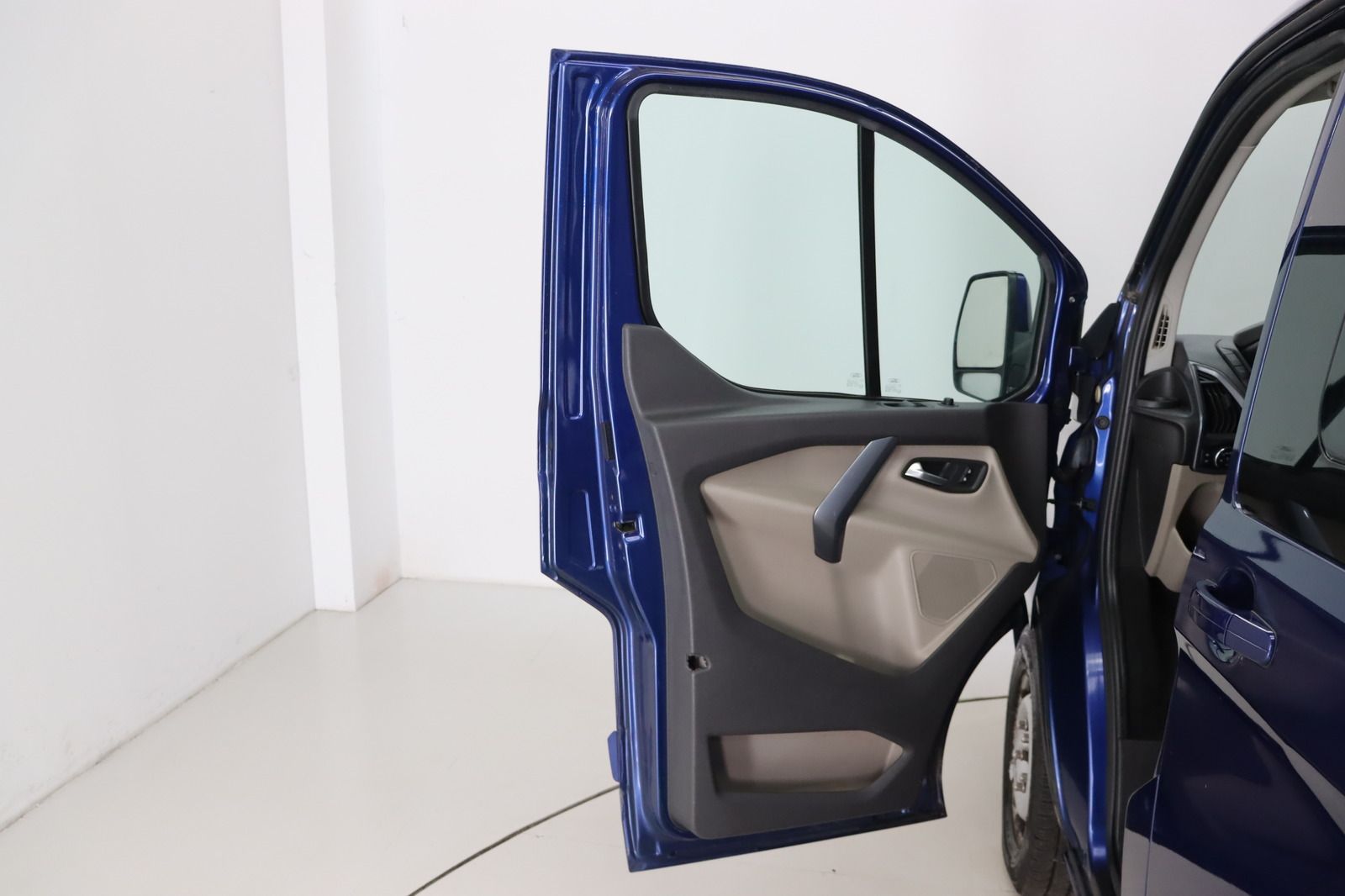 Fahrzeugabbildung Ford Tourneo Custom 2.2 TDCi * 8 Sitzplätze
