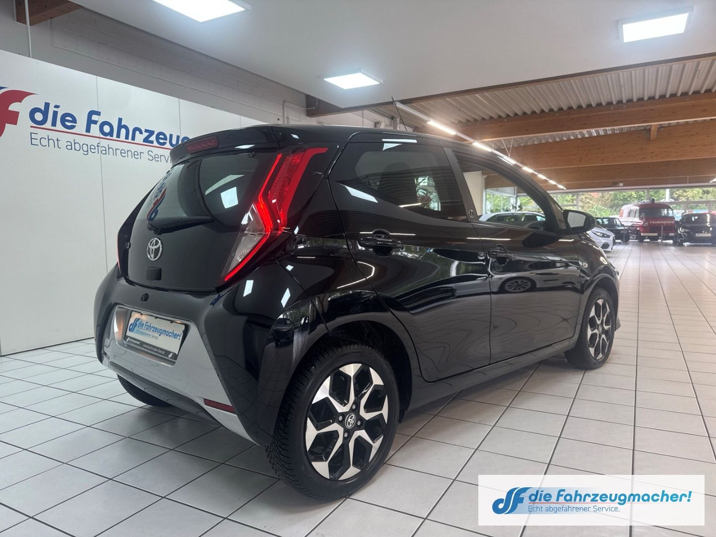 Fahrzeugabbildung Toyota Aygo X-Play Team D 1.0 EU6d Apple CarPlay Androi