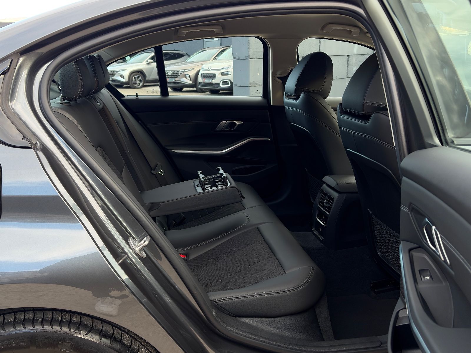 Fahrzeugabbildung BMW 320i Limo Sport Line 3Z-Klima Temp. LCProf. AHK