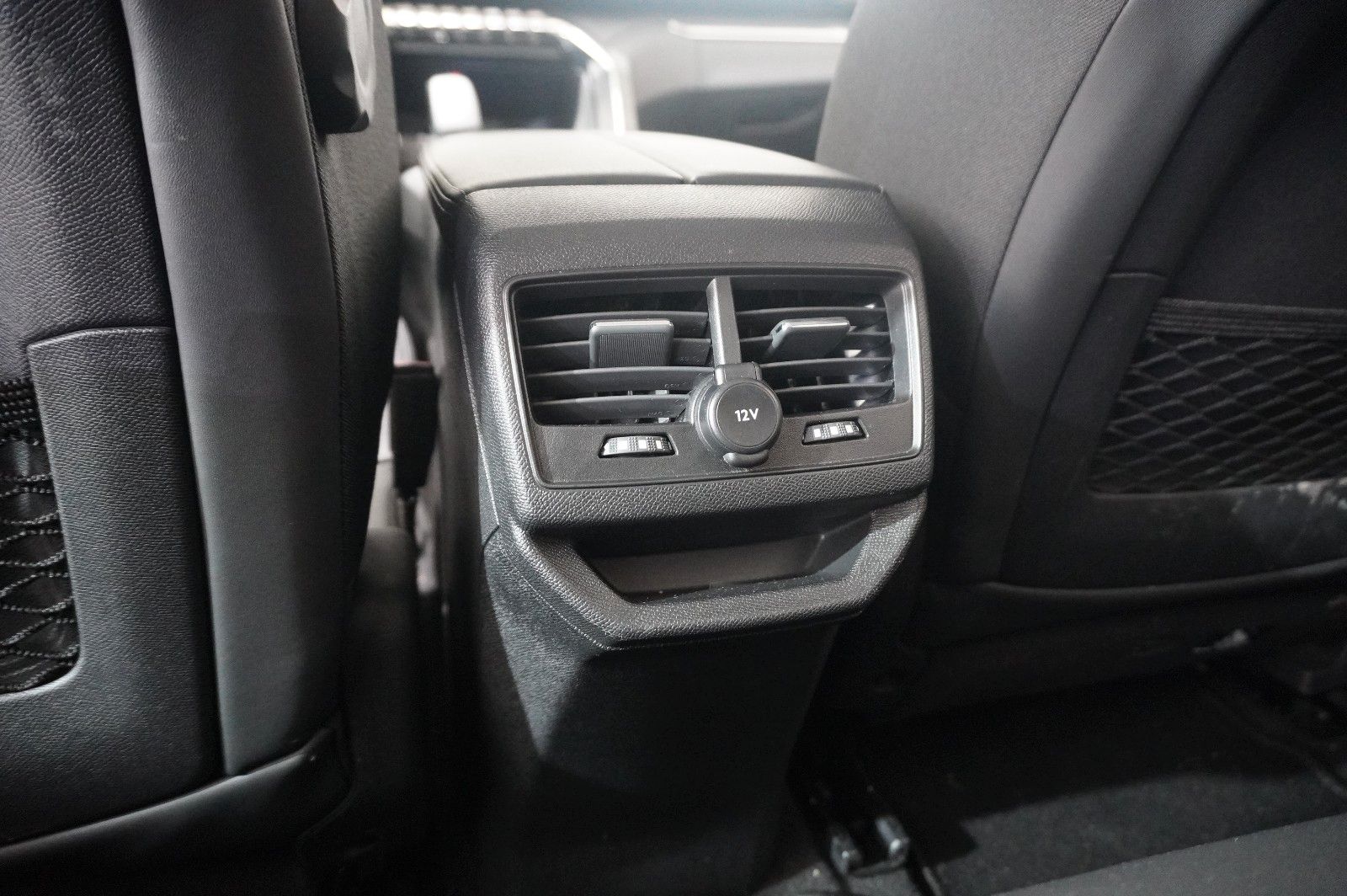 Fahrzeugabbildung Peugeot 3008 Hybrid PHEV ALLURE NAVI/LED/KAMERA/SHZ/AHK