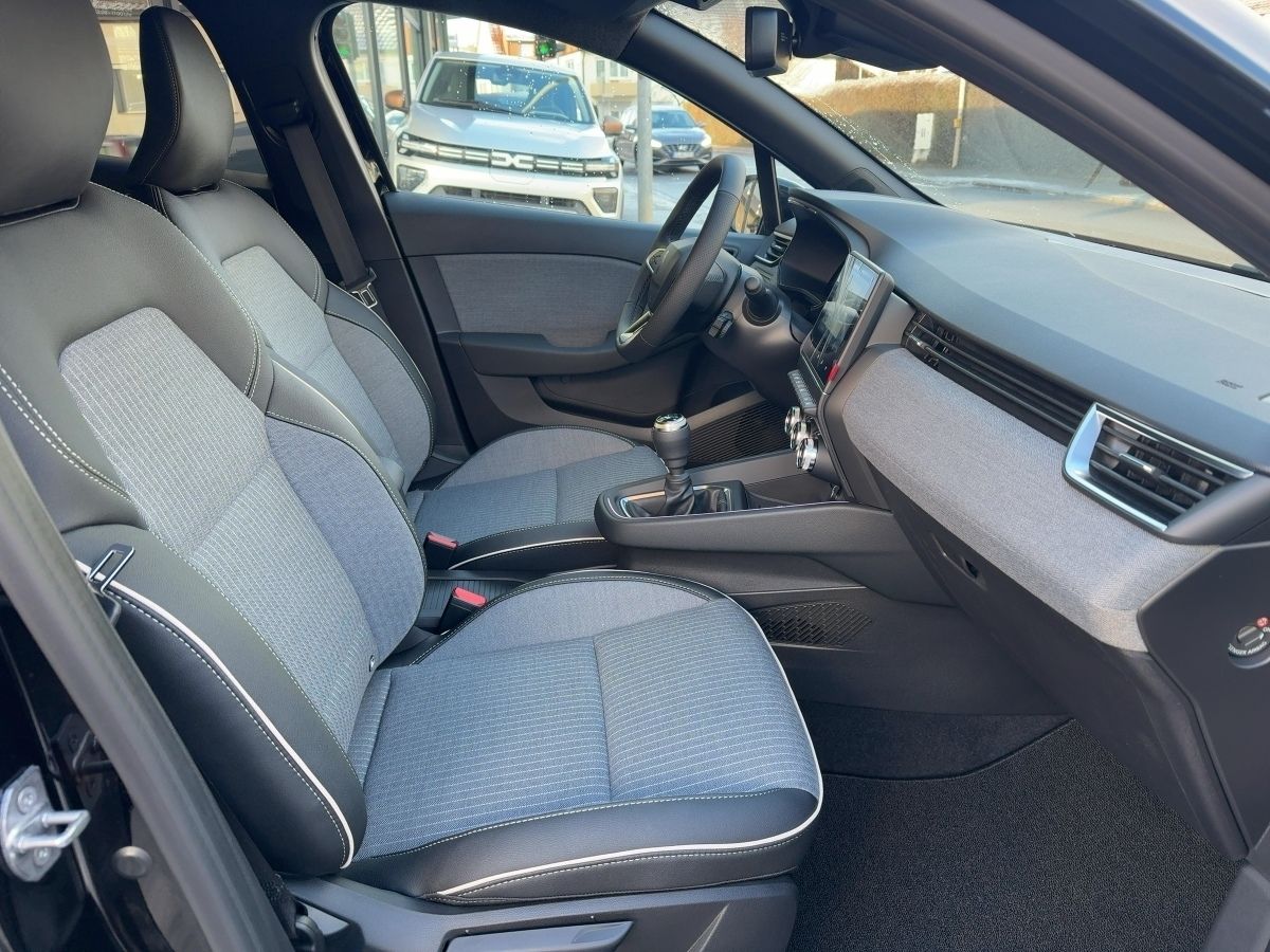 Fahrzeugabbildung Renault Clio Techno TCe 90 SHZ*360 KAMERA*GJR