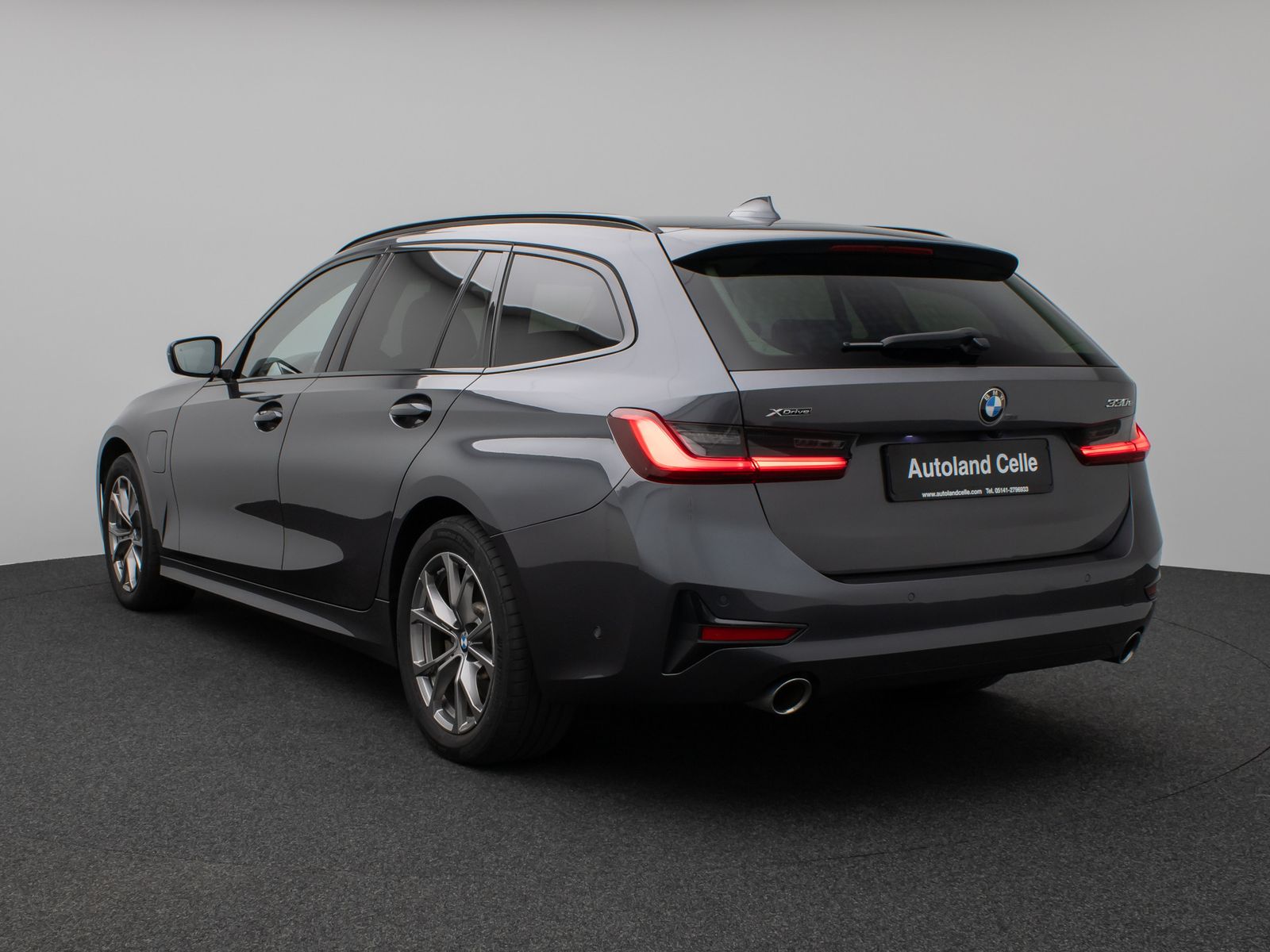 Fahrzeugabbildung BMW 330e xD Sport Line Panorama Laser Kamera HUD DAB