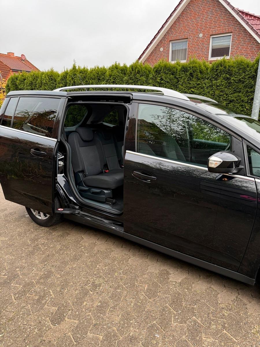 Ford Grand C-MAX 2012 — photo 11