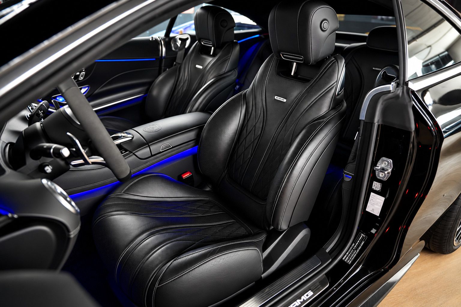Fahrzeugabbildung Mercedes-Benz S S 63 AMG 4Matic *Pano*Designo*Ambiente*Carbon*