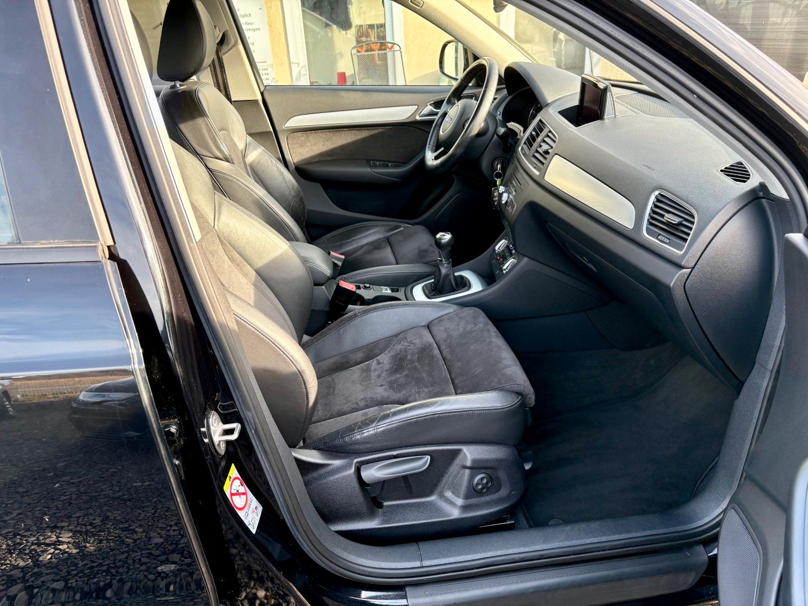 Fahrzeugabbildung Audi Q3 2.0 TDI Navi Xenon Alcantara/Leder SPORTSITZE