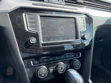 Fahrzeugabbildung Volkswagen Passat Lim. Comfortline, Aut., Navi, Vollleder