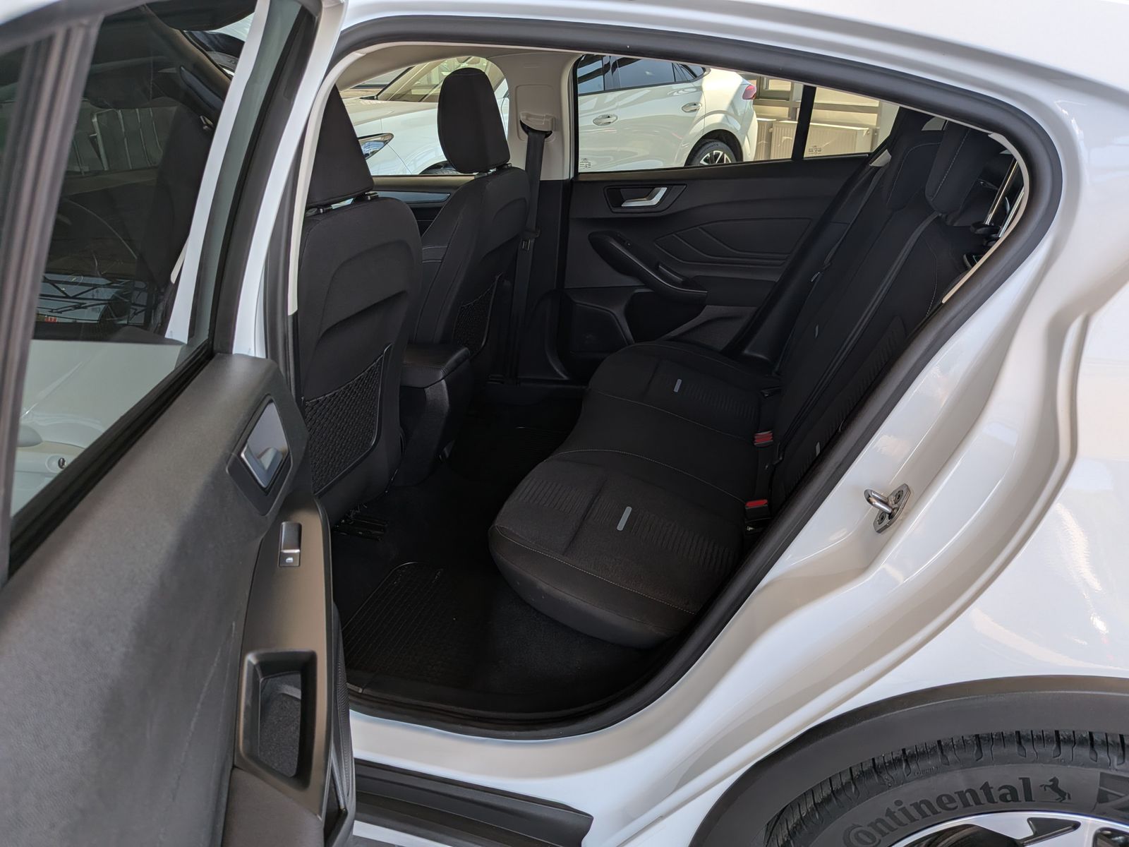 Fahrzeugabbildung Ford Focus Limo EB Active LED ACC Kamera Navi SHZ 17"