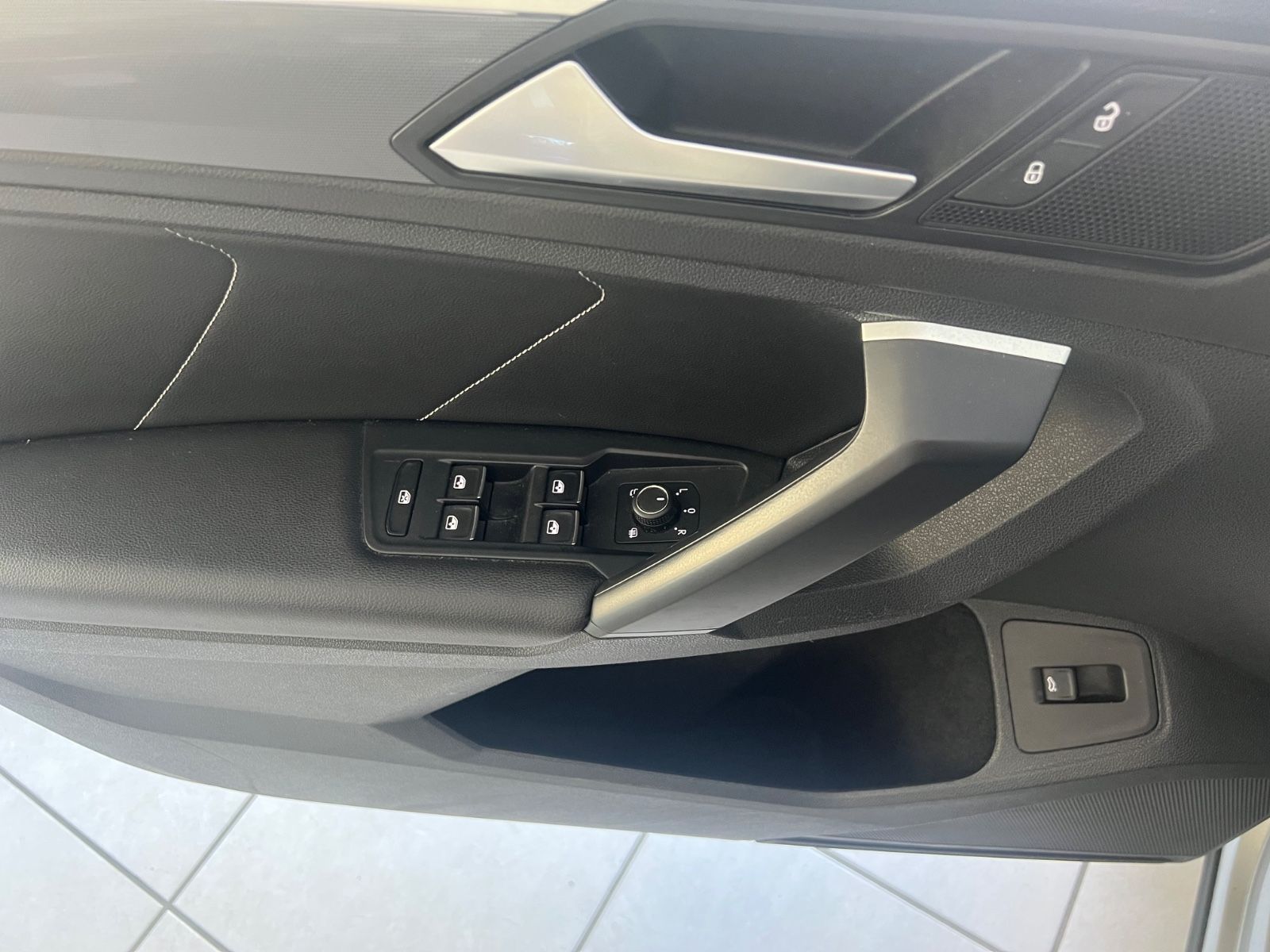 Fahrzeugabbildung Volkswagen Tiguan Highline 2.0TDI DSG 4Motion R-Line