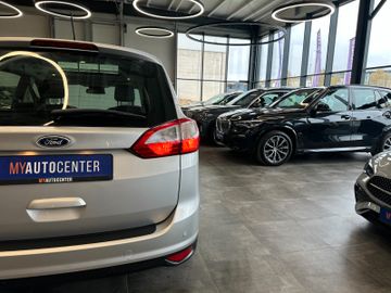 Ford Grand C-MAX Titanium *Pano*Navi*7Sitzer*