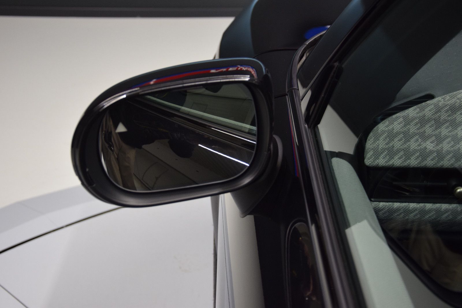 Fahrzeugabbildung MINI Cooper S Favoured Trim M Pano HuD Leder 18 Zoll