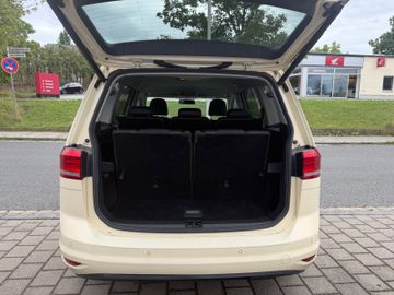 Volkswagen Touran - 10