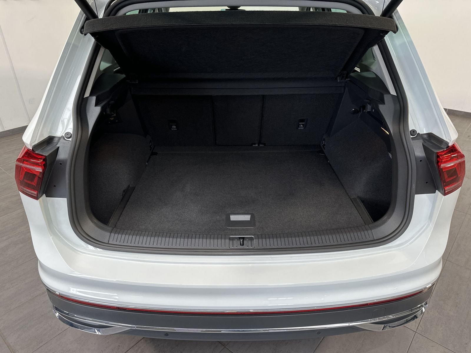 Fahrzeugabbildung Volkswagen Tiguan 2.0 TDI DSG Elegance 4Motion NAV+LED+19ZO