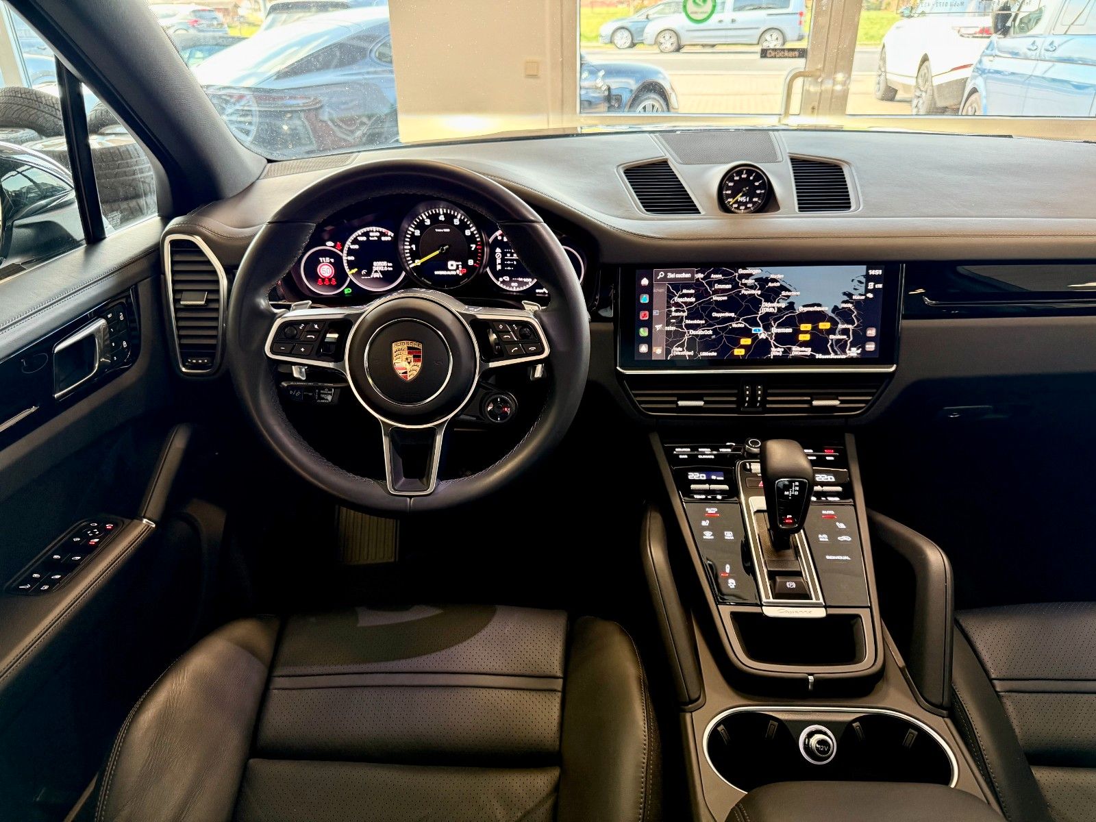 Fahrzeugabbildung Porsche Cayenne E-Hybrid Panorama/Luftfederung/ACC