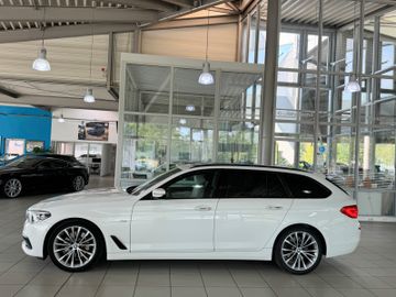 Fahrzeugabbildung BMW 530d Tour Sport Line HI-FI Pano M Sportfahrwerk