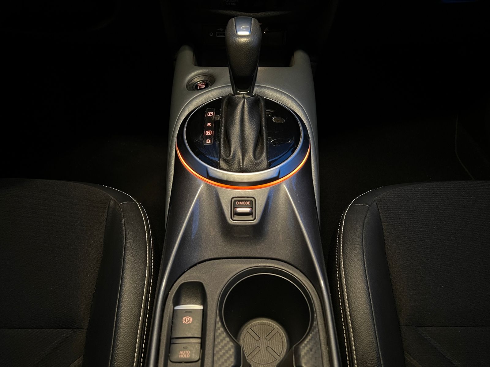 Fahrzeugabbildung Nissan Juke Tekna 1.0 DIG-T Automatik *BOSE, LED, 19" L