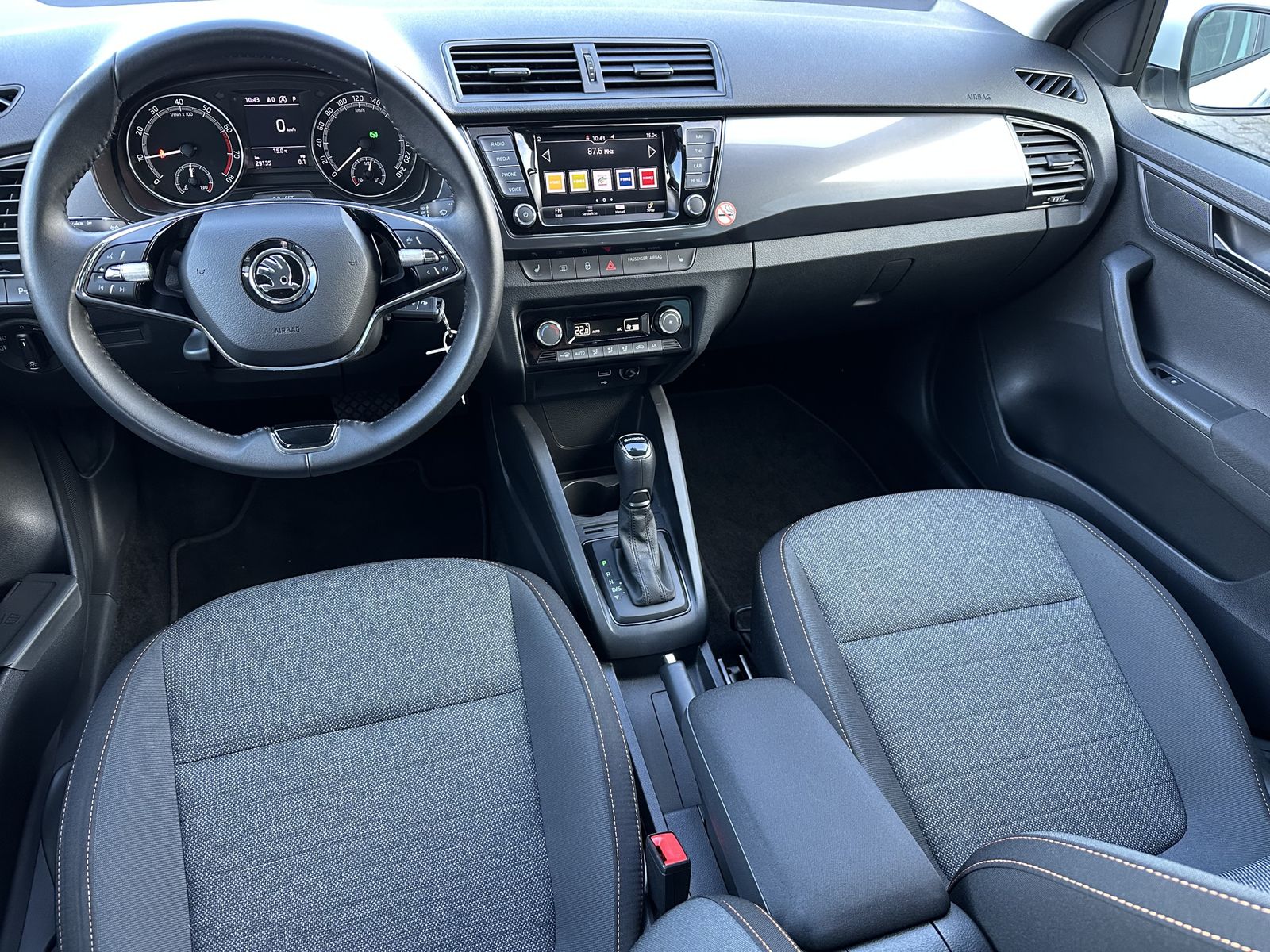 Fahrzeugabbildung SKODA Fabia Combi 1.0 TSI DSG Best of NAV+LED+CARPLAY