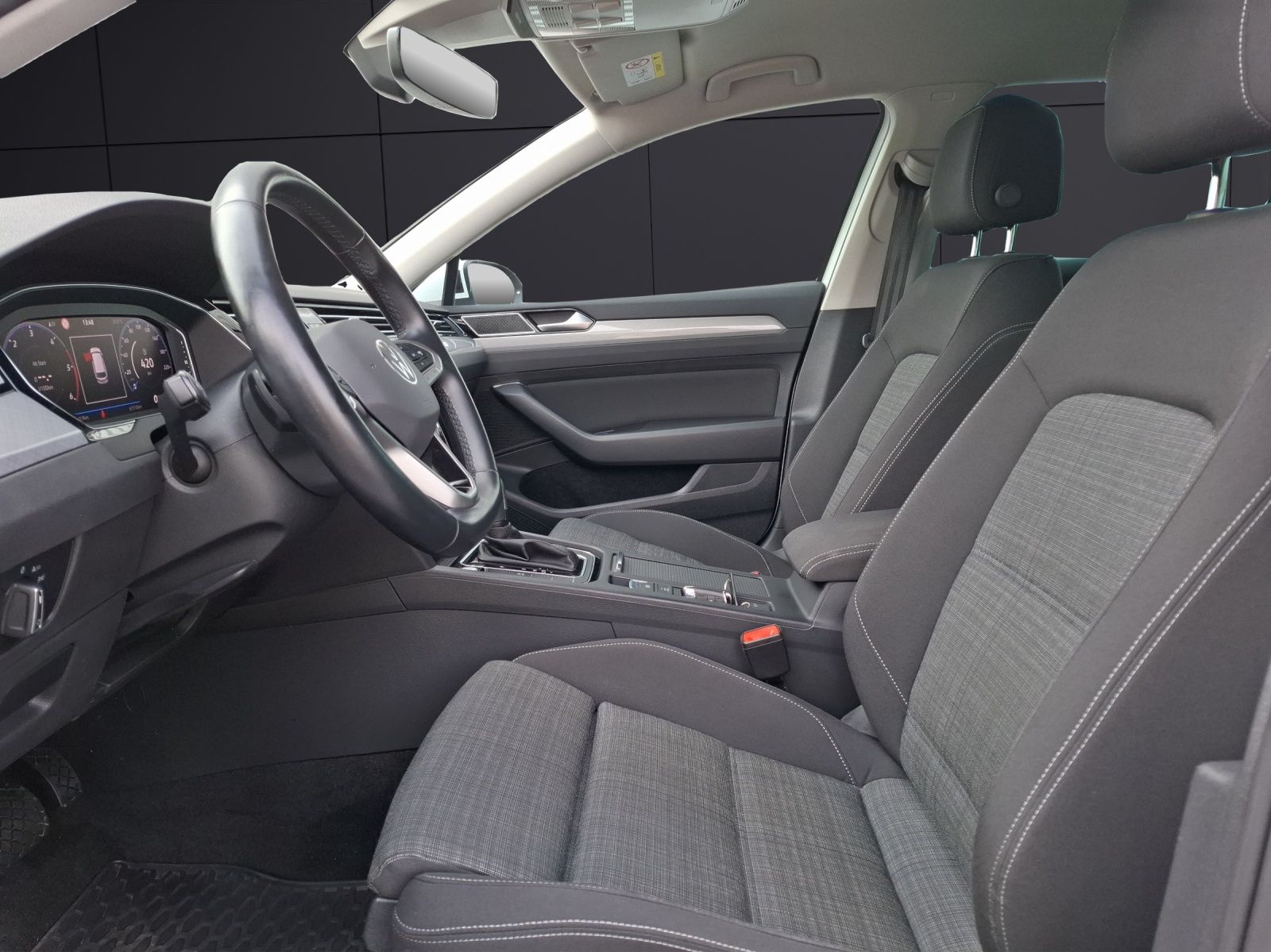 Fahrzeugabbildung Volkswagen Passat Variant TDI Business DSG LED AHK Navi AID
