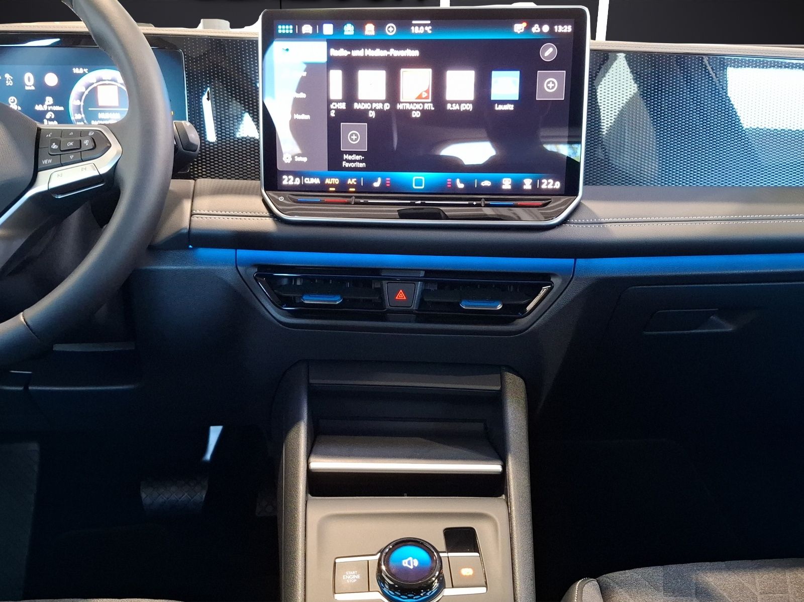 Fahrzeugabbildung Volkswagen Tiguan eTSI Life DSG LED AHK Navi AID ACC RFK SH