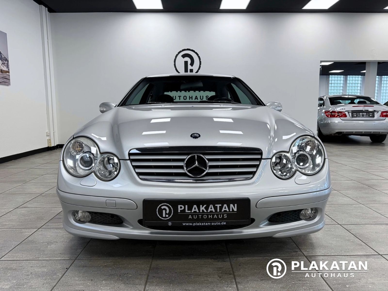 Fahrzeugabbildung Mercedes-Benz C 230 Bi-Xenon Leder Tempomat 2Hand