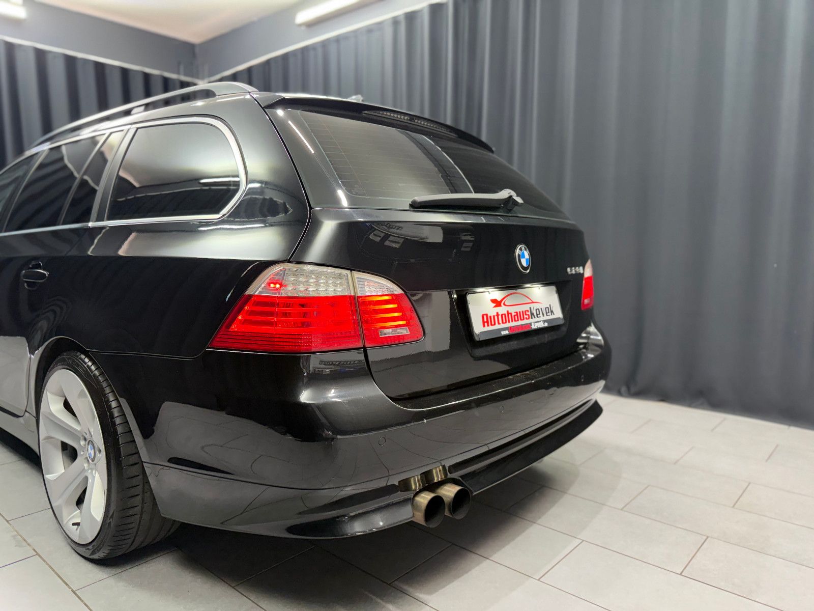 Fahrzeugabbildung BMW 523I Touring |PDC|PANO|NAVI|LEDER