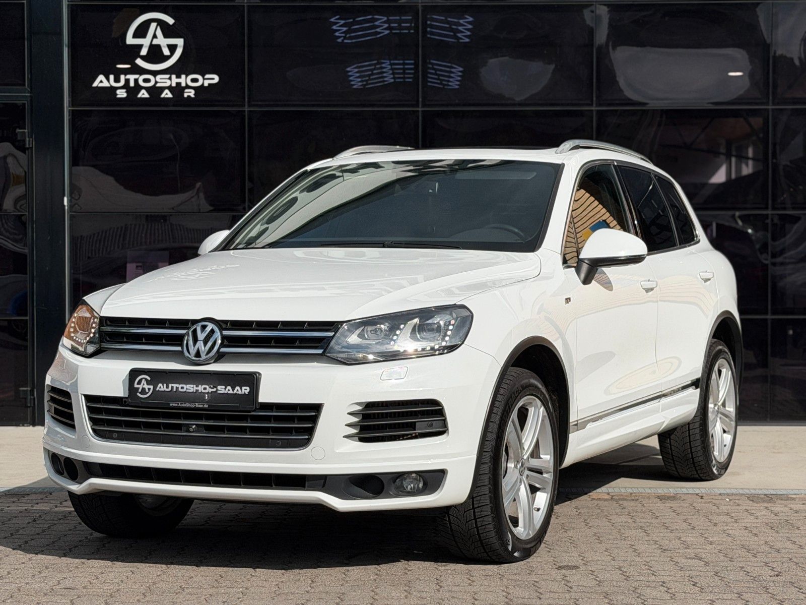 Volkswagen Touareg - 1