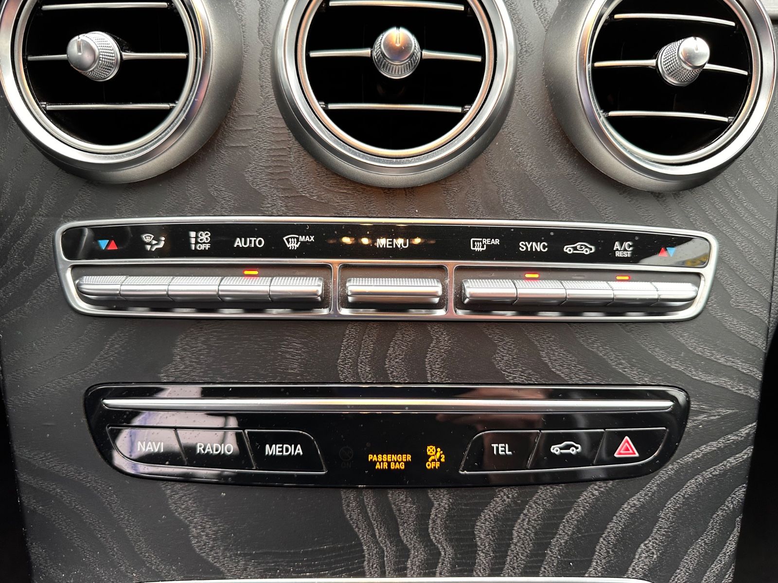 Fahrzeugabbildung Mercedes-Benz C 220 d T-Modell AMG Line Autm. LED/Navi/GRA/PDC