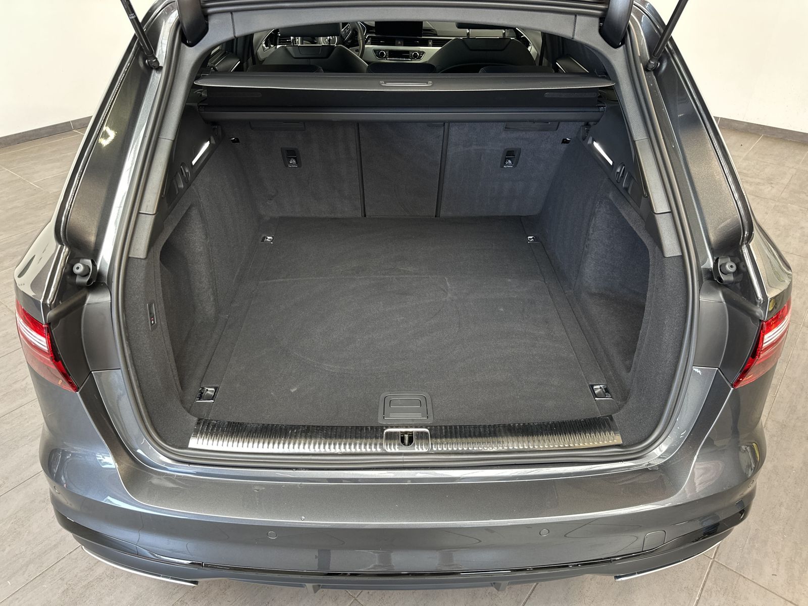 Fahrzeugabbildung Audi A4 Avant 40 TDI S-Line NAV+LED+AHK+PANORAMA+B&O